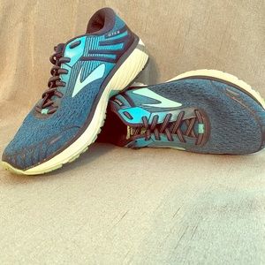 Women’s Brooks Ghost 18